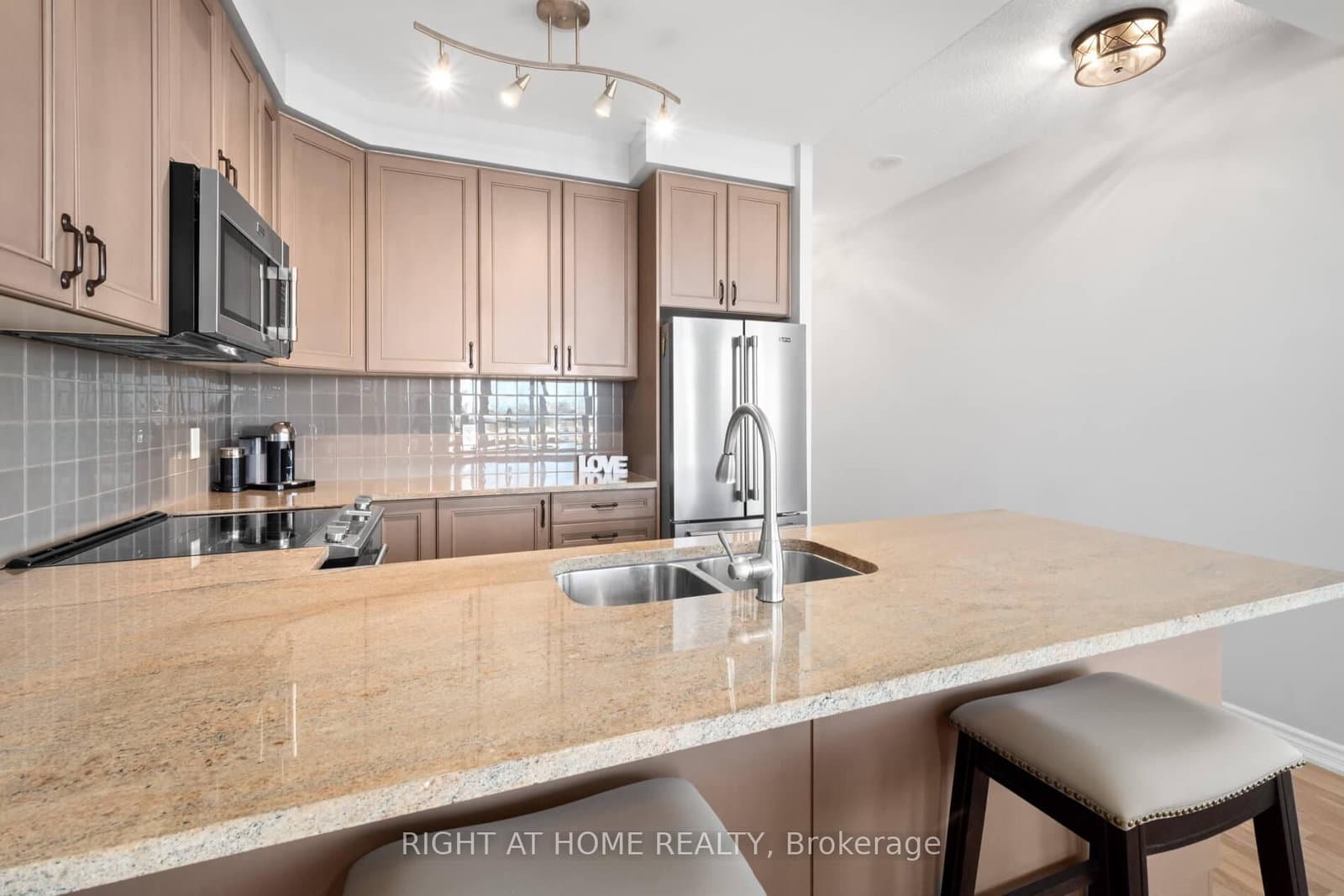 9235 Jane Street, Unit 1012 thumbnail 9