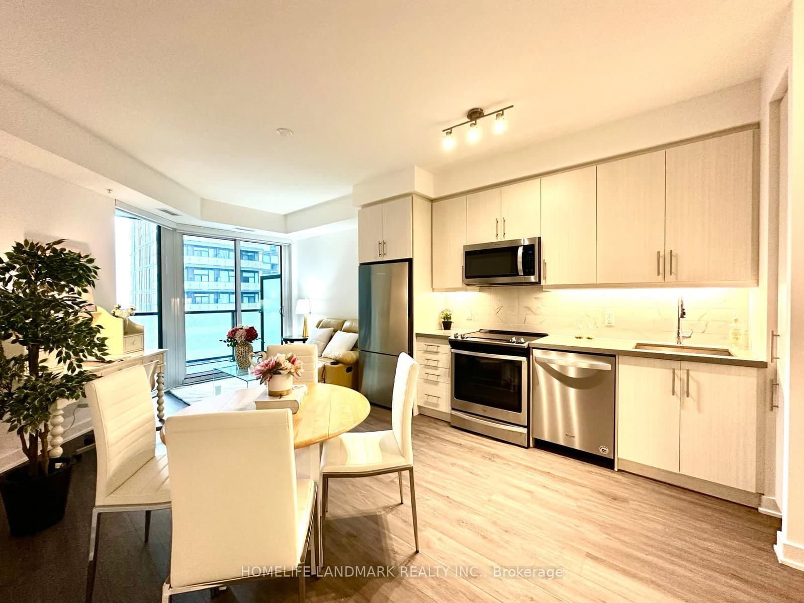 85 Oneida Crescent, Unit 813 - Image 1