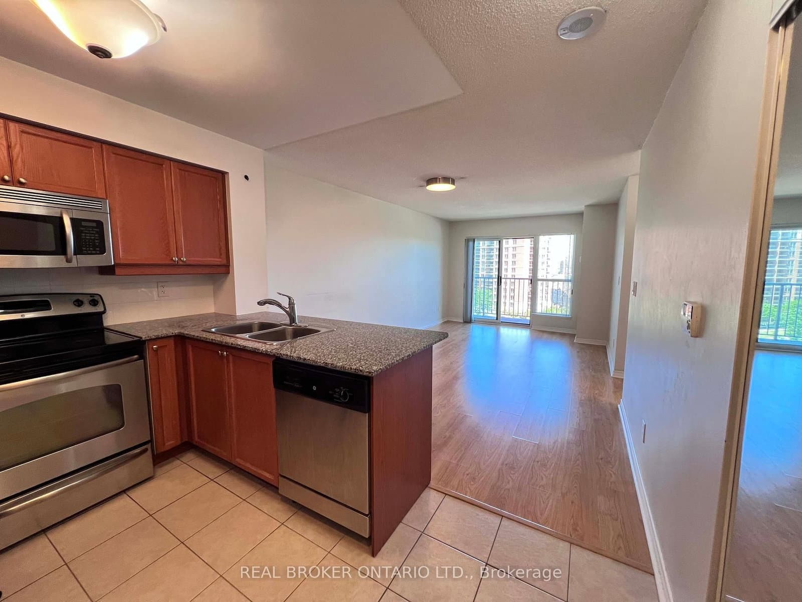 185 Oneida Crescent, Unit 1016 thumbnail 2