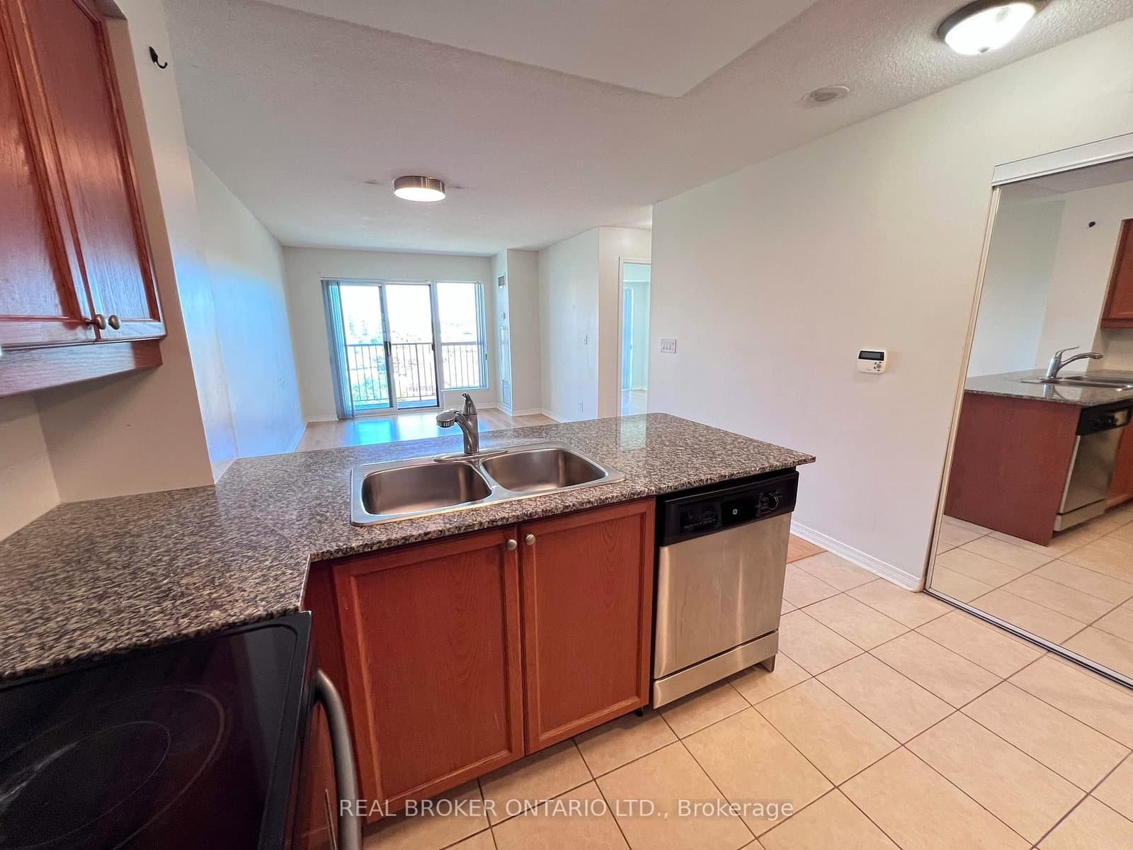 185 Oneida Crescent, Unit 1016 thumbnail 3