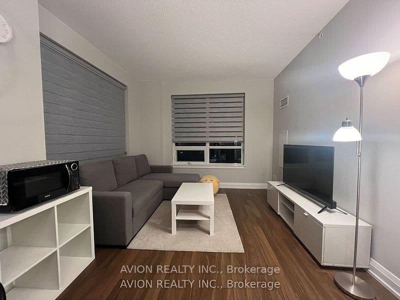 7167 Yonge Street, Unit 412 thumbnail 5