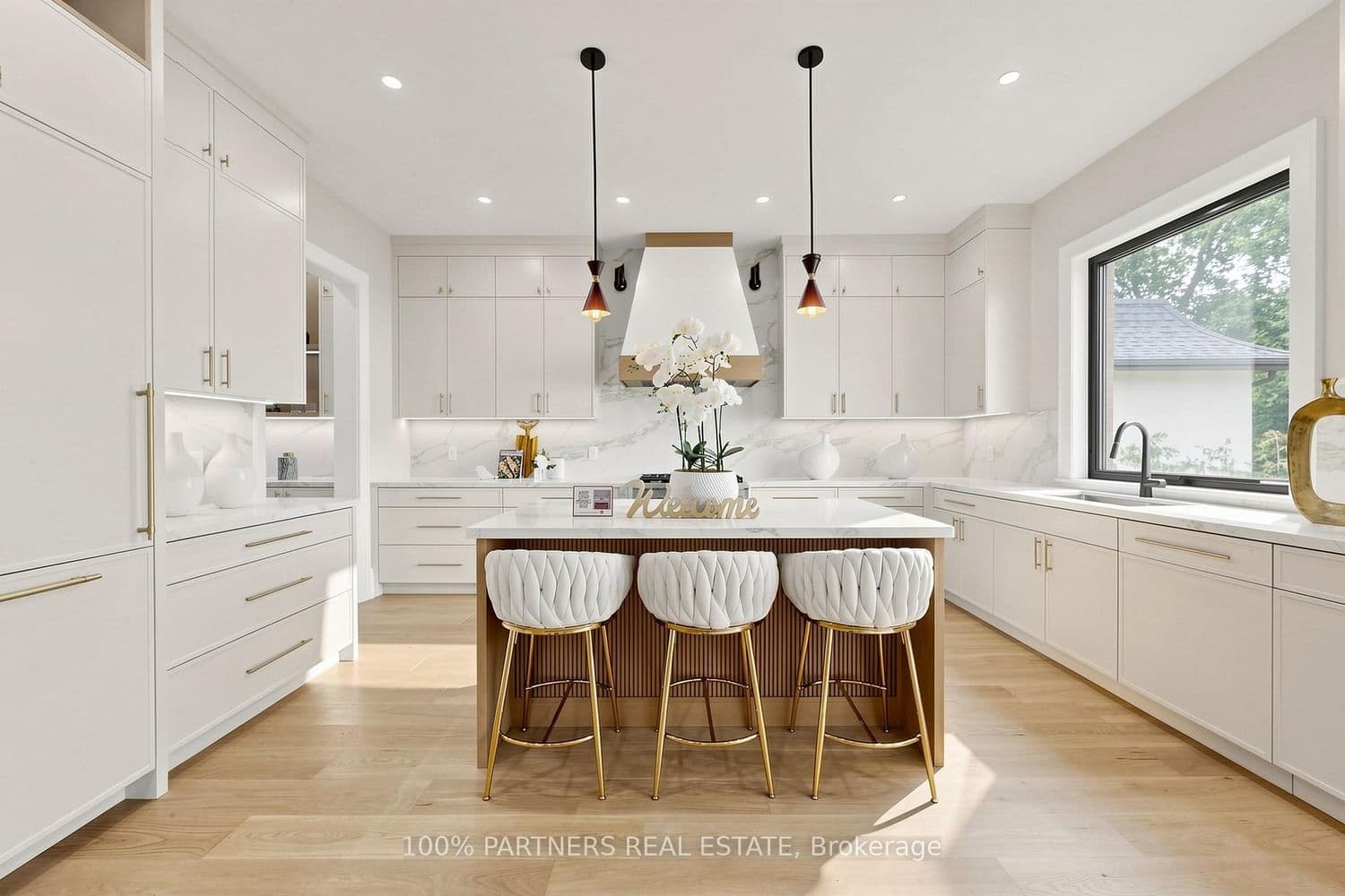 160 Lawrence Avenue thumbnail 14