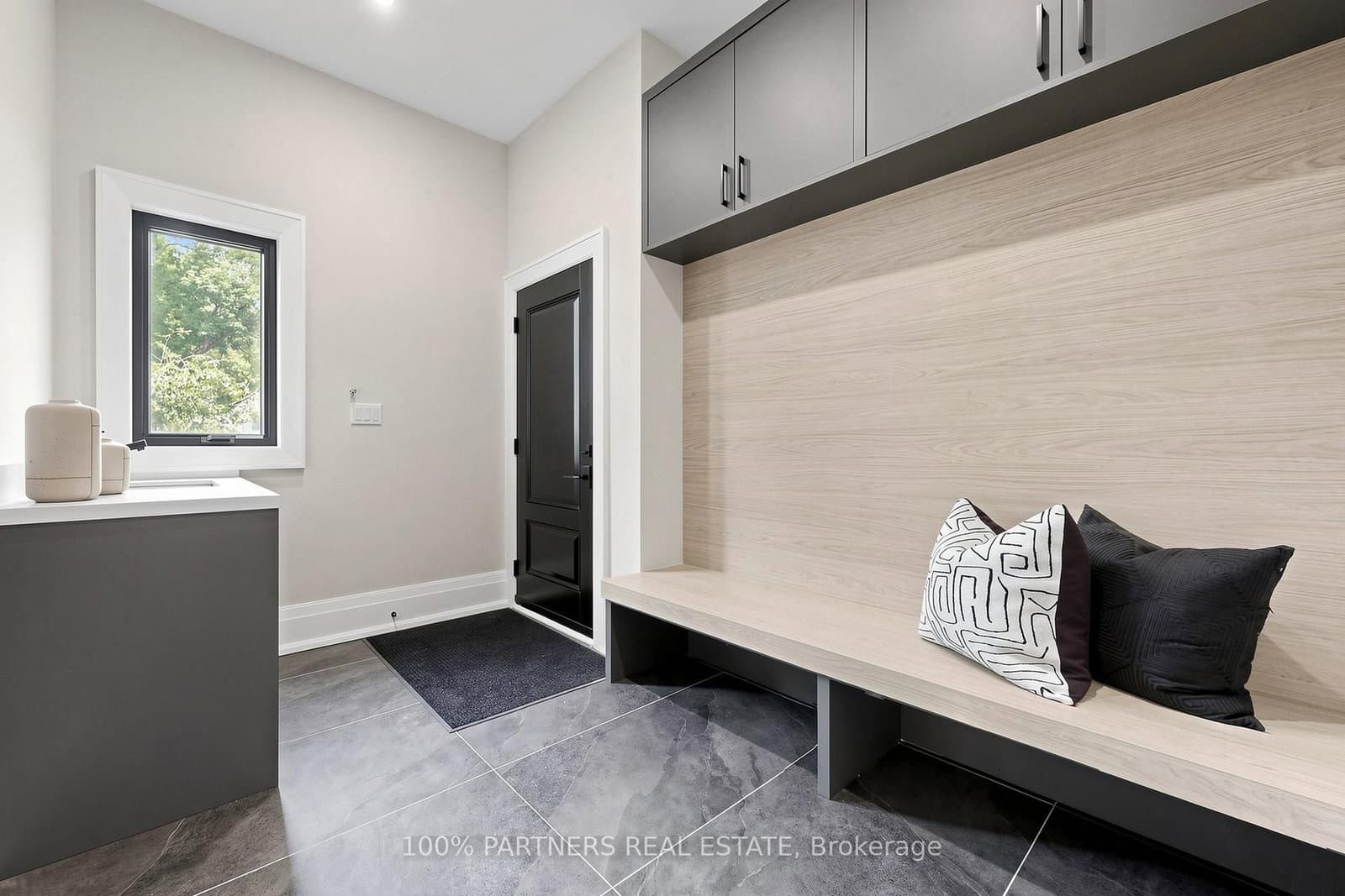 160 Lawrence Avenue thumbnail 20