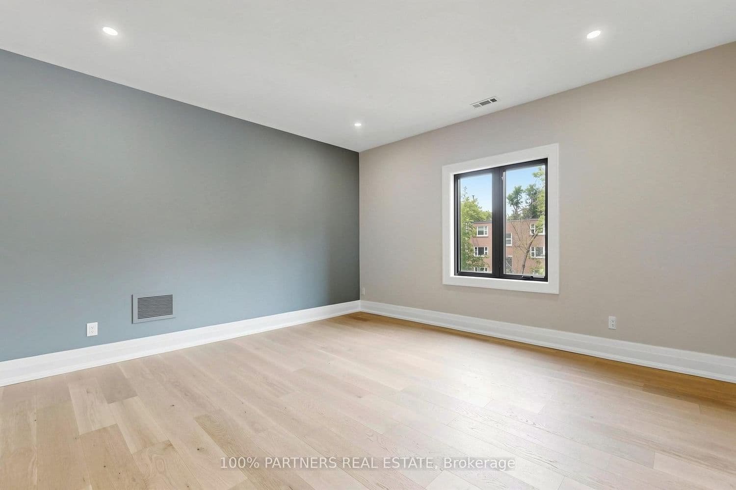 160 Lawrence Avenue thumbnail 33