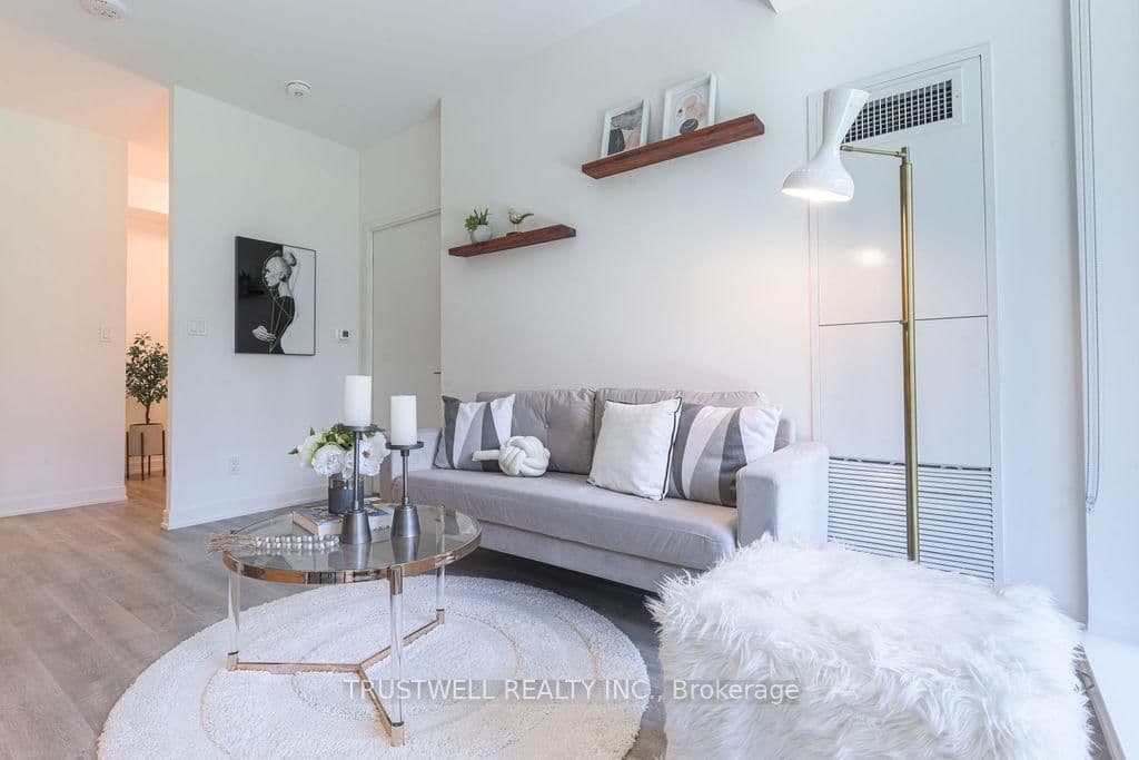 38 Simcoe Promenade, Unit 407 thumbnail 4
