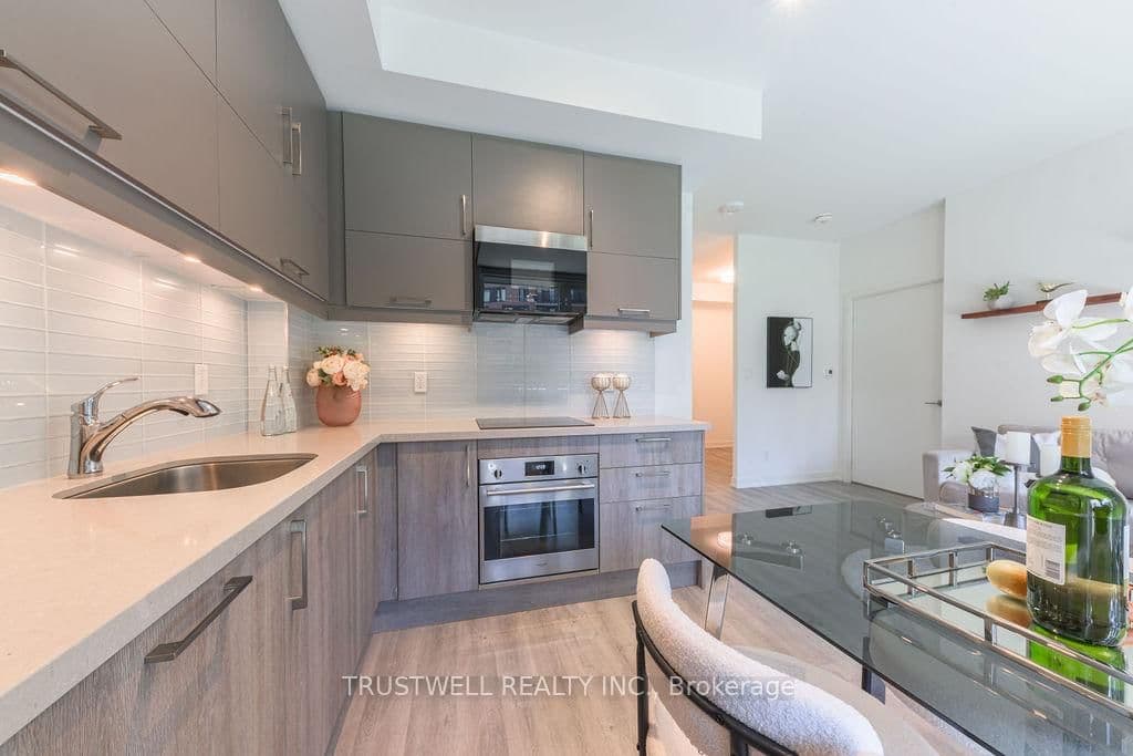 38 Simcoe Promenade, Unit 407 thumbnail 6
