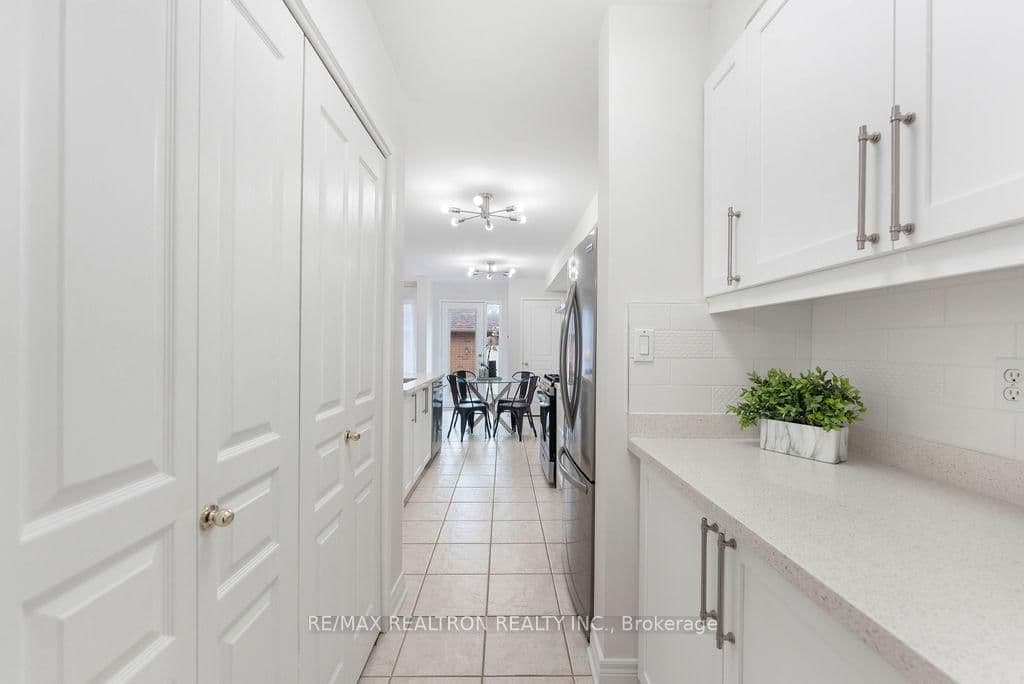 2334 Bur Oak Avenue thumbnail 11
