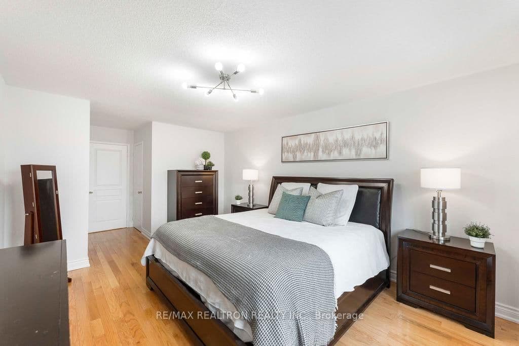 2334 Bur Oak Avenue thumbnail 24