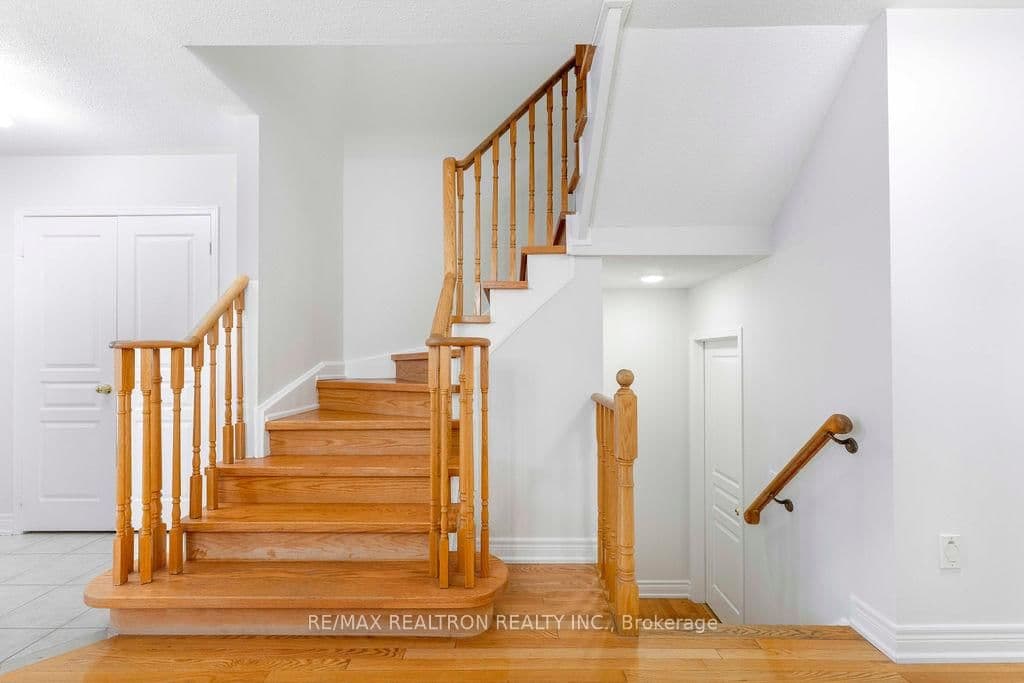 2334 Bur Oak Avenue thumbnail 35