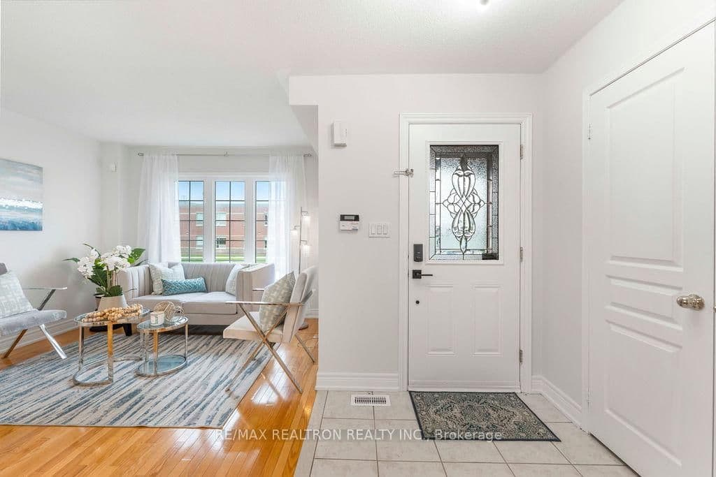 2334 Bur Oak Avenue thumbnail 4