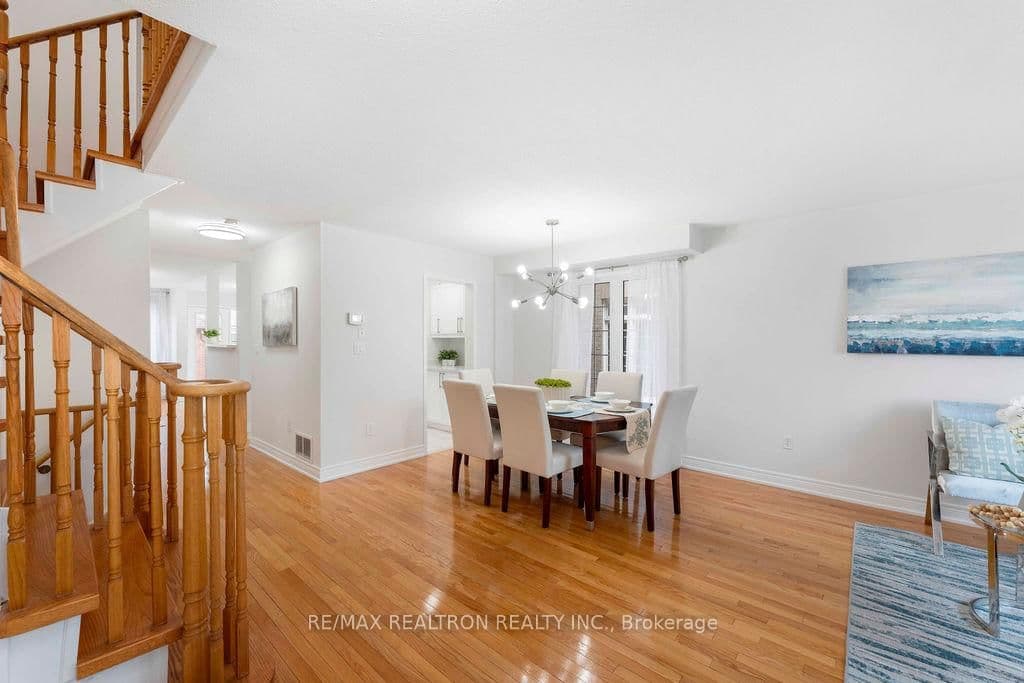 2334 Bur Oak Avenue thumbnail 5