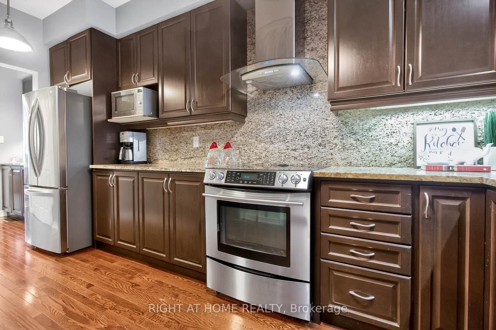 145 Louisbourg Way thumbnail 11