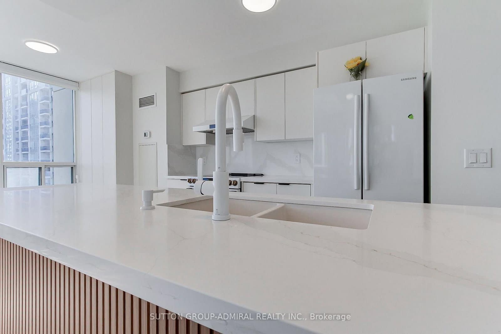 50 DISERA Drive, Unit 905 thumbnail 10