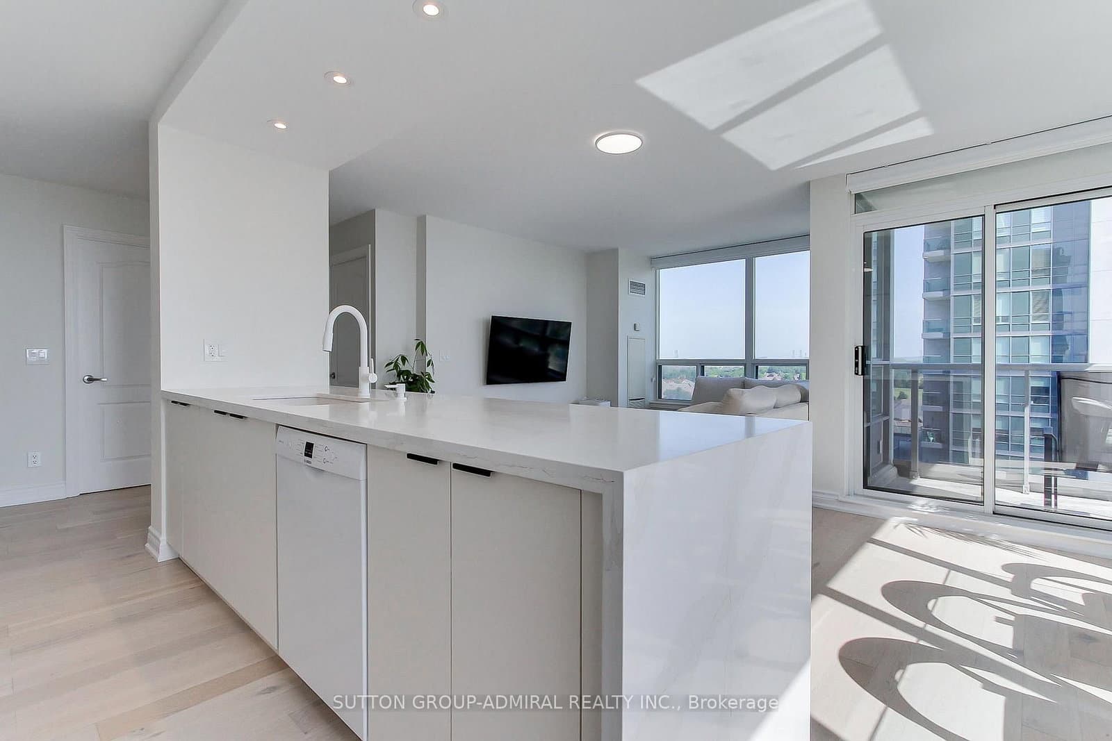 50 DISERA Drive, Unit 905 thumbnail 14