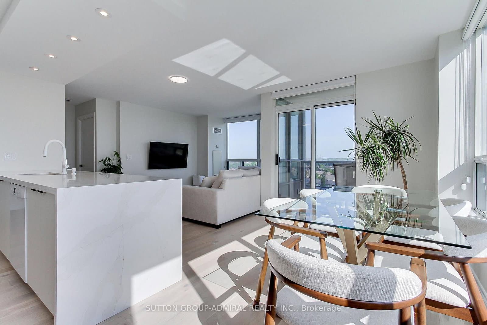 50 DISERA Drive, Unit 905 thumbnail 19