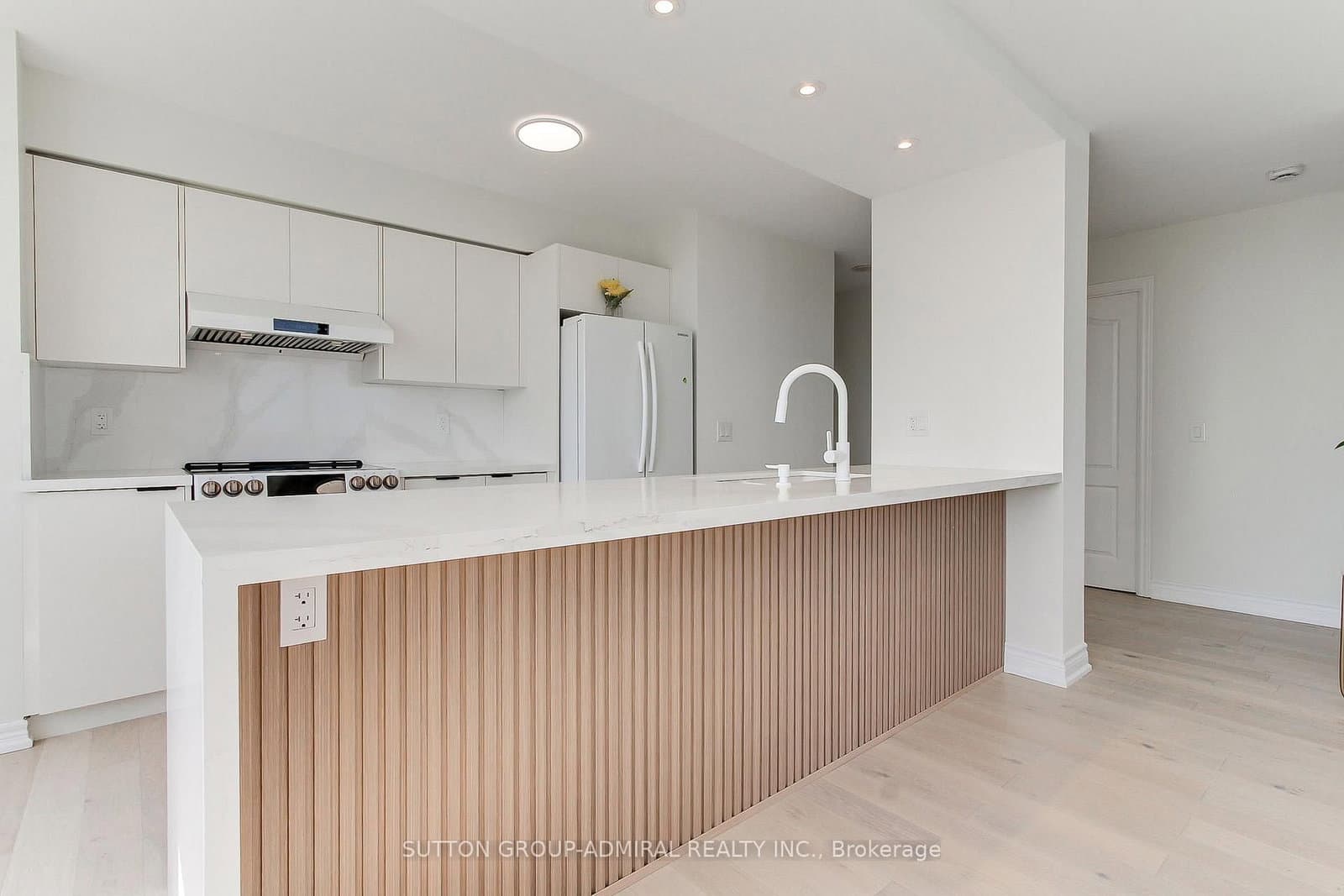 50 DISERA Drive, Unit 905 thumbnail 8