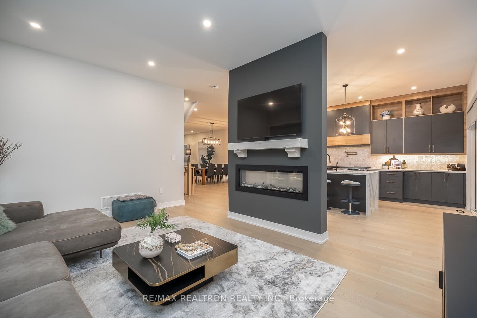 70 Collins Crescent thumbnail 13