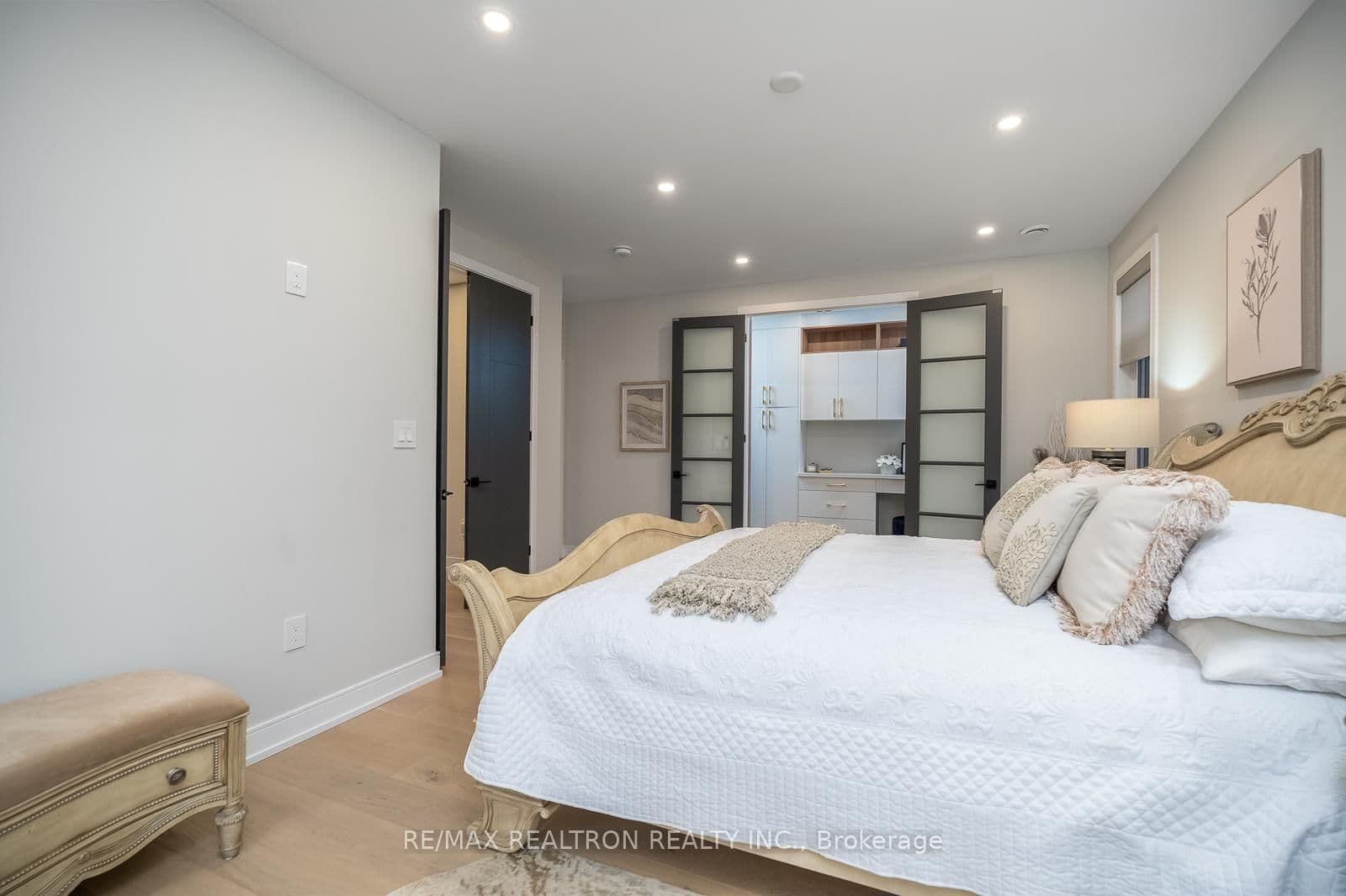 70 Collins Crescent thumbnail 17