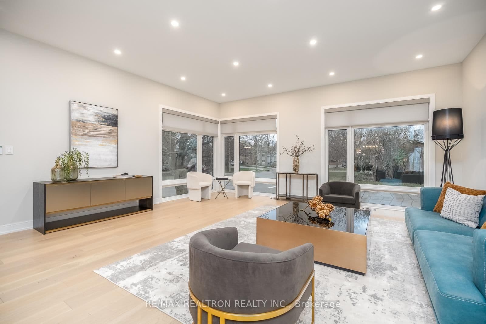 70 Collins Crescent thumbnail 3