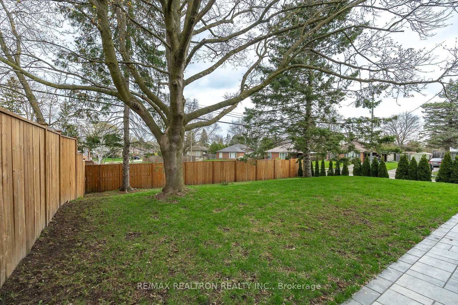 70 Collins Crescent thumbnail 47