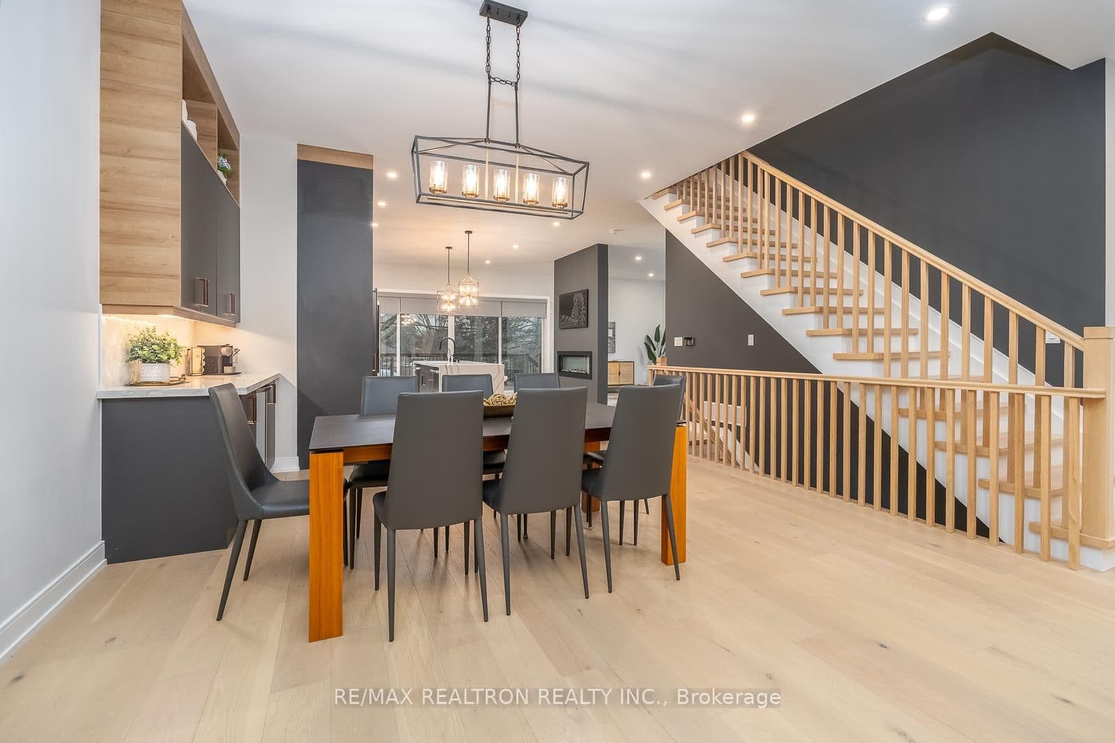 70 Collins Crescent thumbnail 6