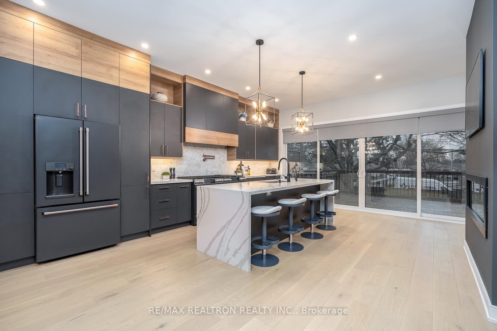 70 Collins Crescent thumbnail 8
