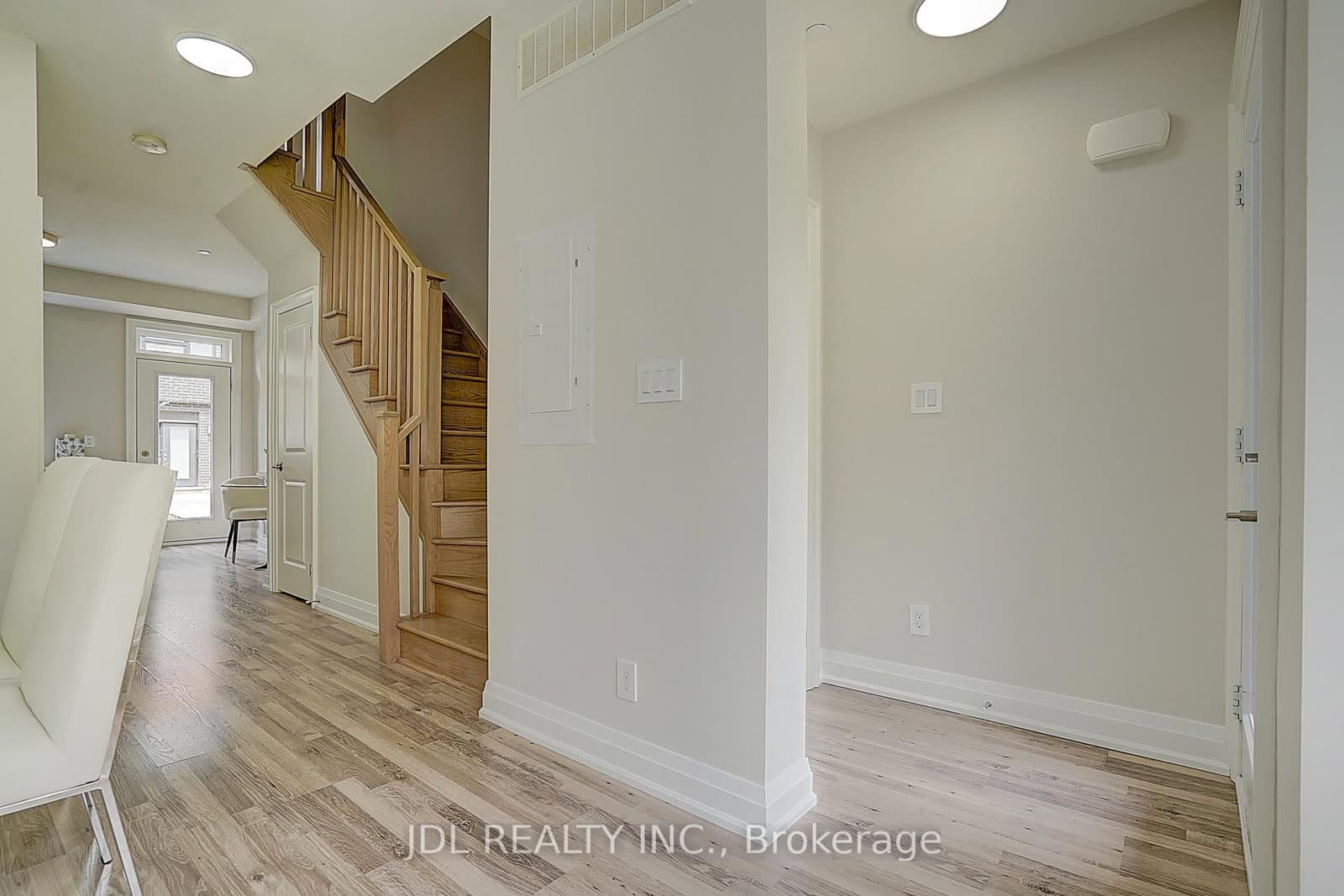 370 D Red Maple Road, Unit 119 thumbnail 7