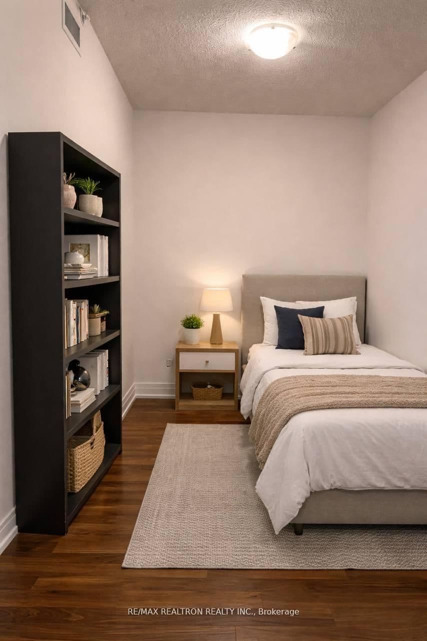 7165 Yonge Street, Unit 1515 thumbnail 6