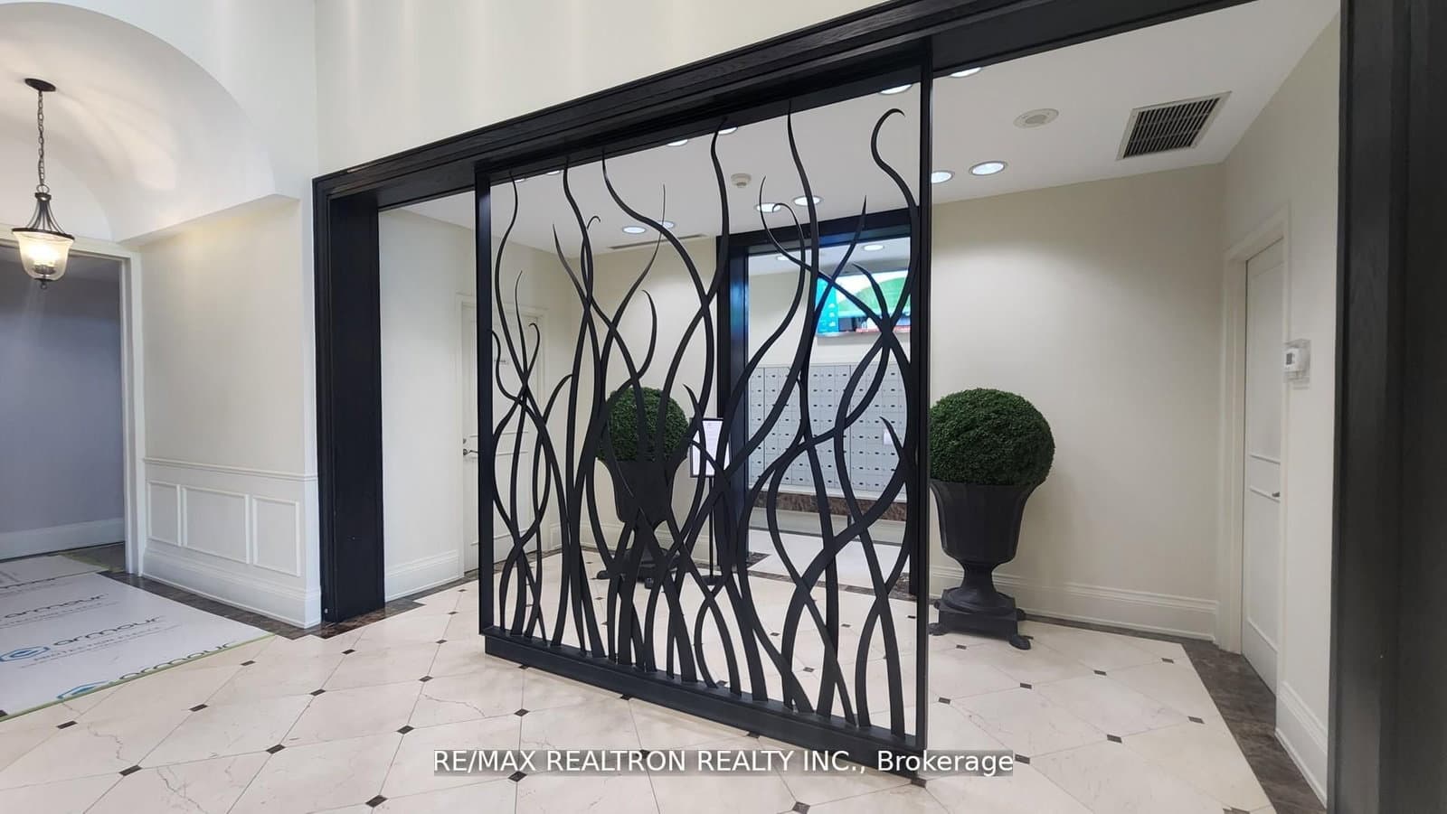 330 Red Maple Road, Unit 103 thumbnail 10