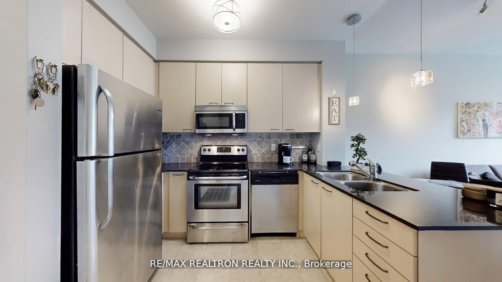 330 Red Maple Road, Unit 103 thumbnail 20