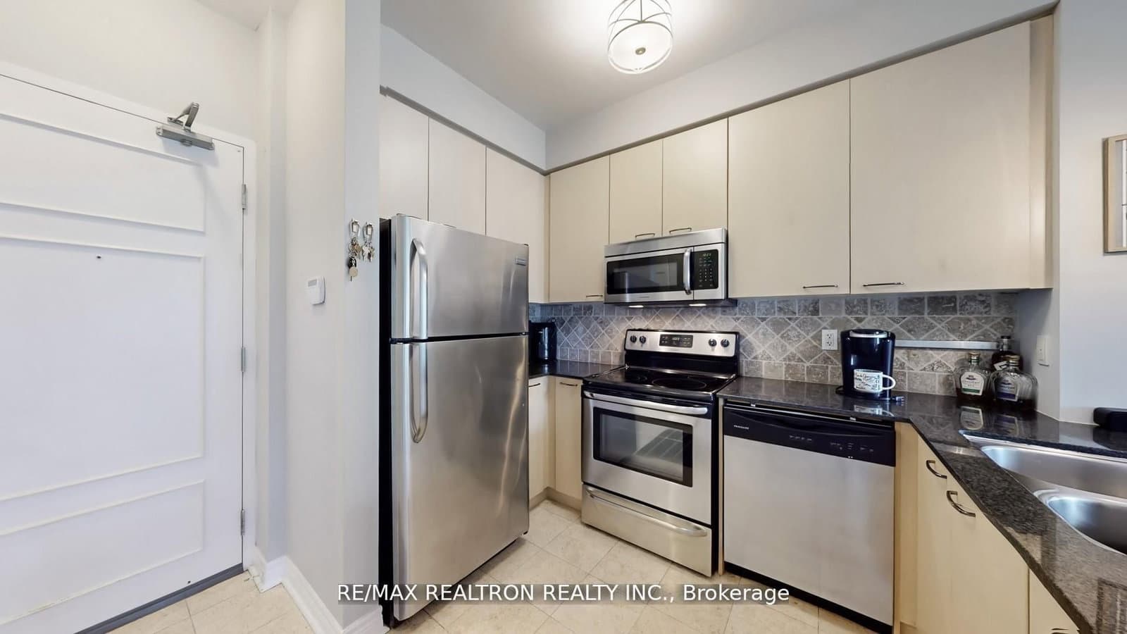 330 Red Maple Road, Unit 103 thumbnail 22