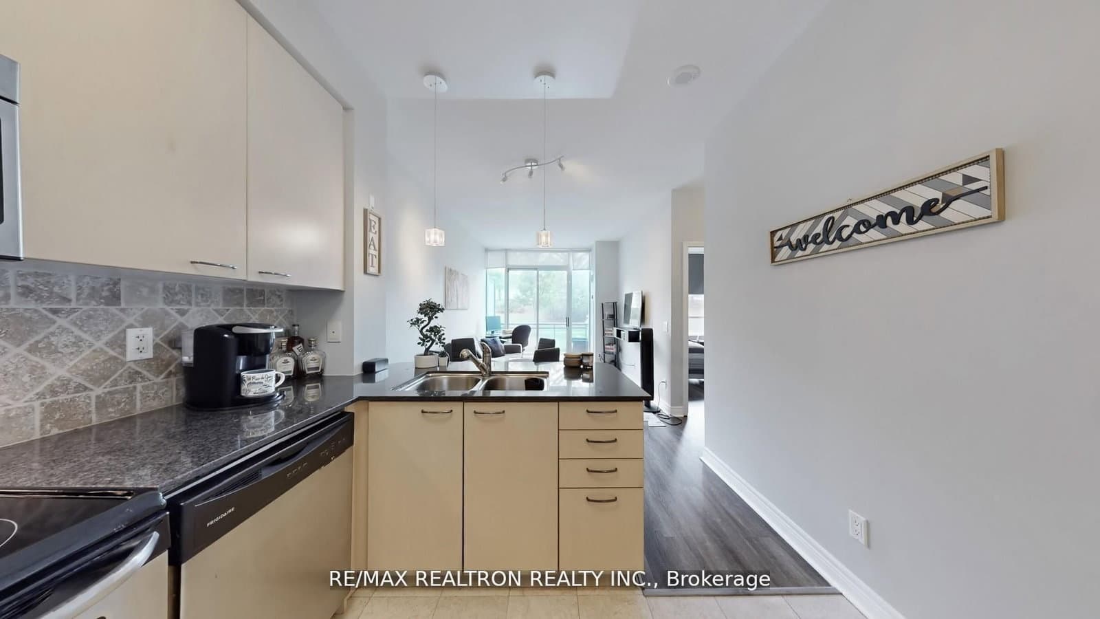 330 Red Maple Road, Unit 103 thumbnail 24