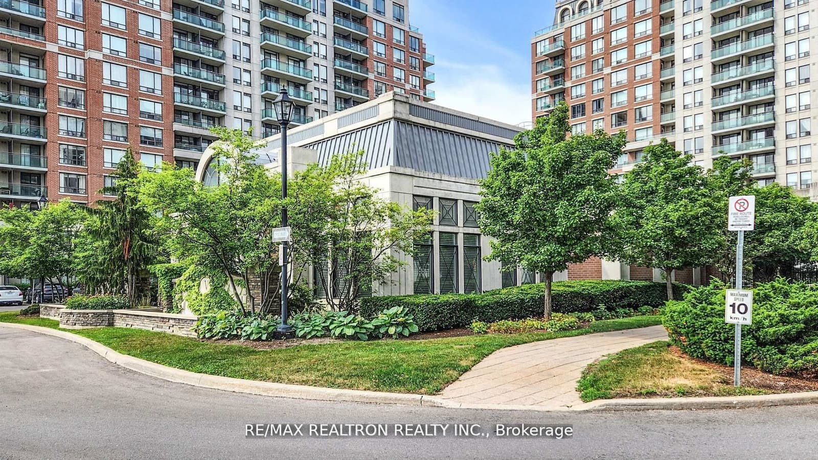 330 Red Maple Road, Unit 103 thumbnail 5