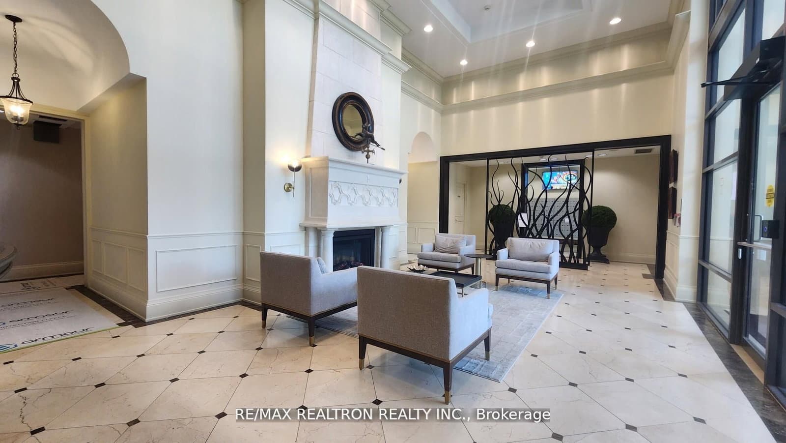 330 Red Maple Road, Unit 103 thumbnail 9