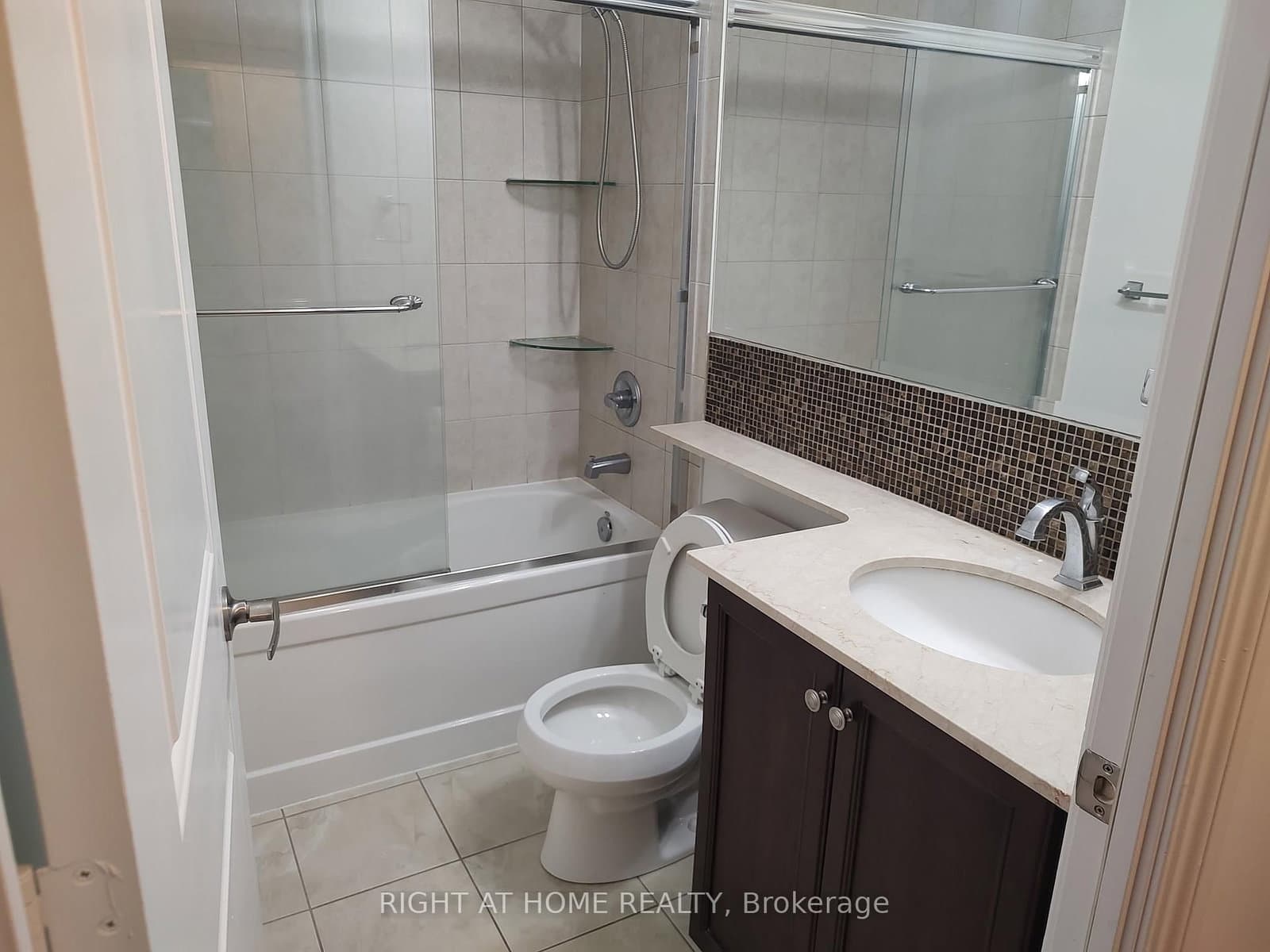 9245 Jane Street, Unit 701 thumbnail 2
