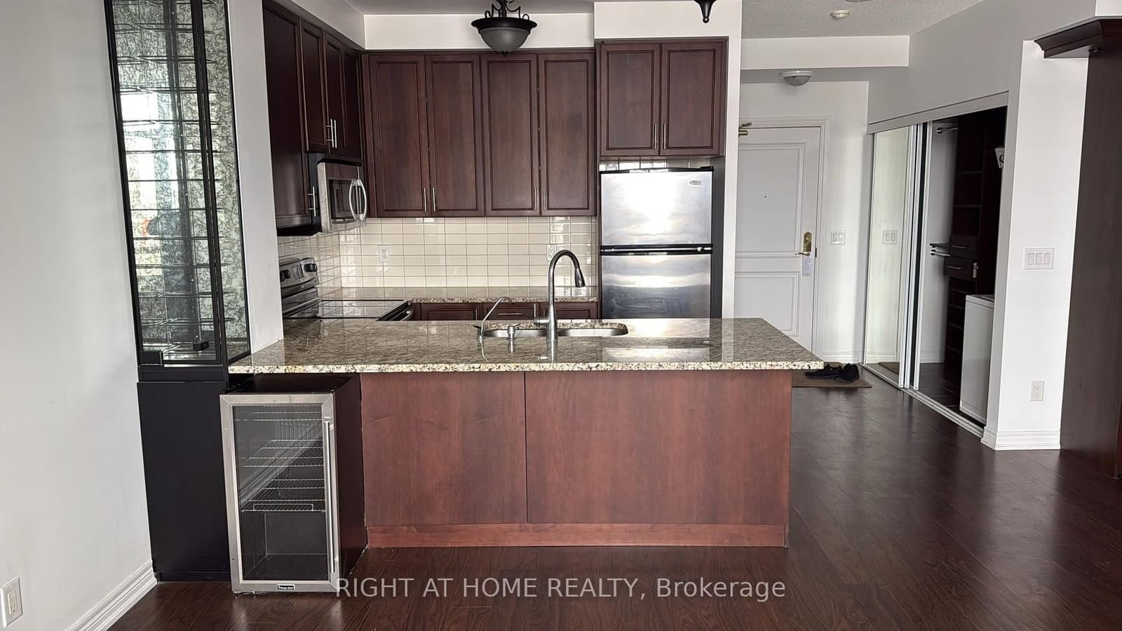 9245 Jane Street, Unit 701 thumbnail 6