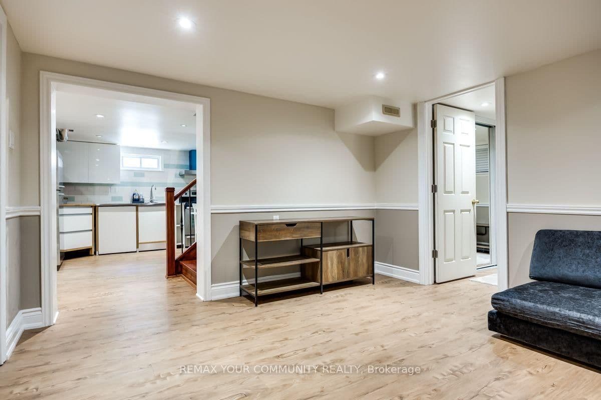 71 Hawman Avenue, Unit Lower Level thumbnail 10