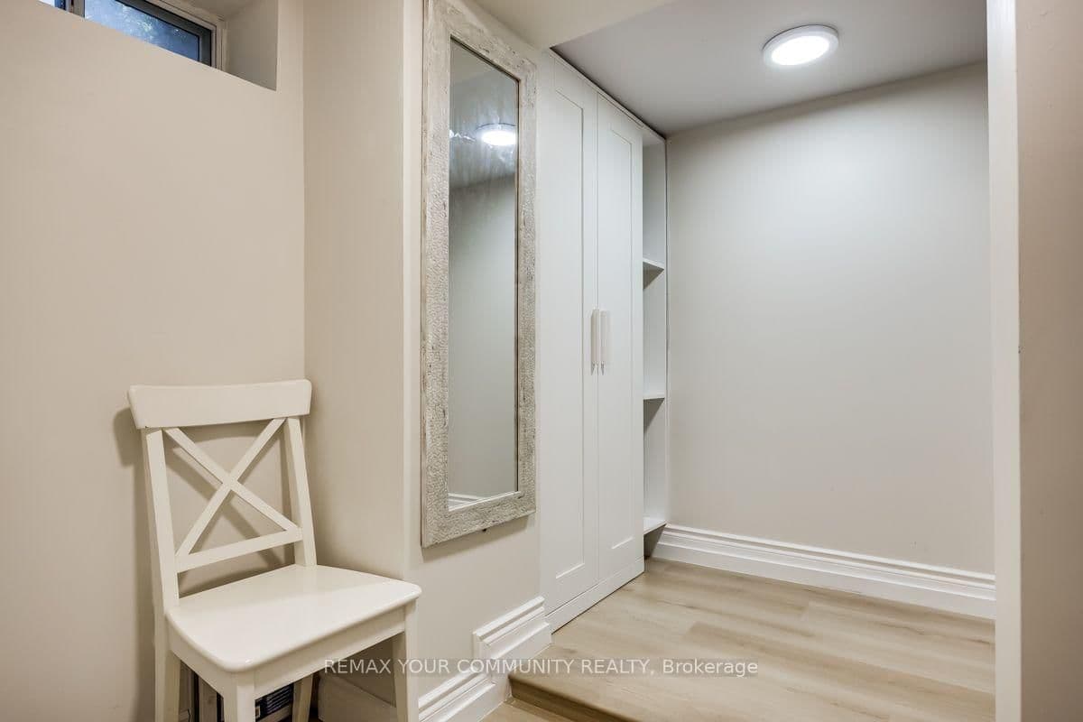 71 Hawman Avenue, Unit Lower Level thumbnail 12