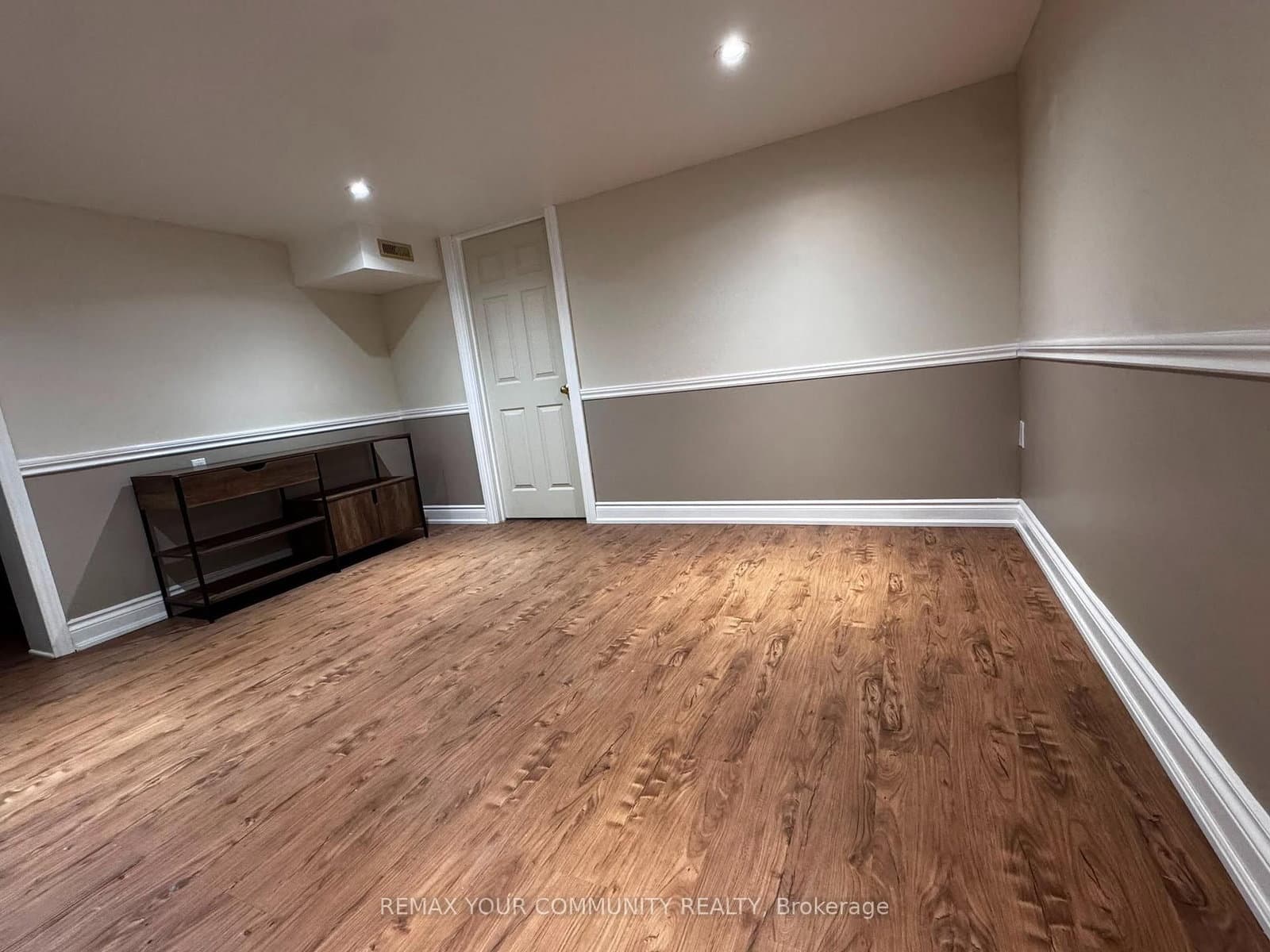 71 Hawman Avenue, Unit Lower Level thumbnail 20