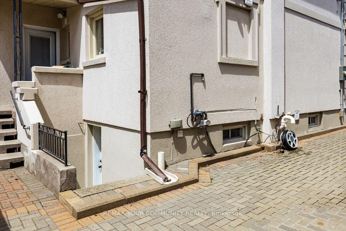71 Hawman Avenue, Unit Lower Level thumbnail 24