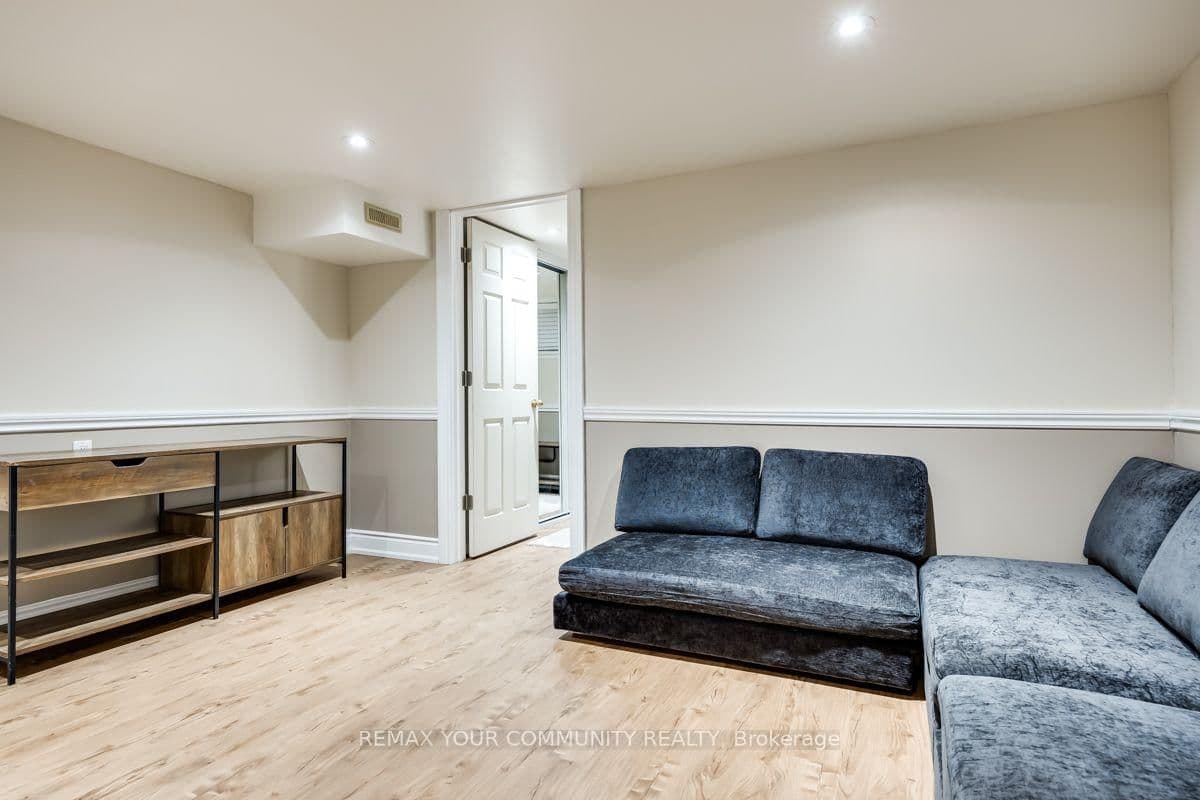 71 Hawman Avenue, Unit Lower Level thumbnail 9
