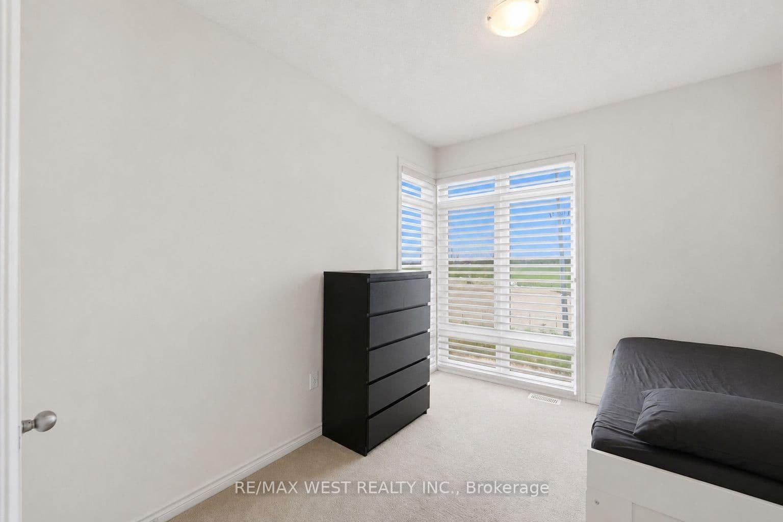 55 Holyrood Crescent thumbnail 27