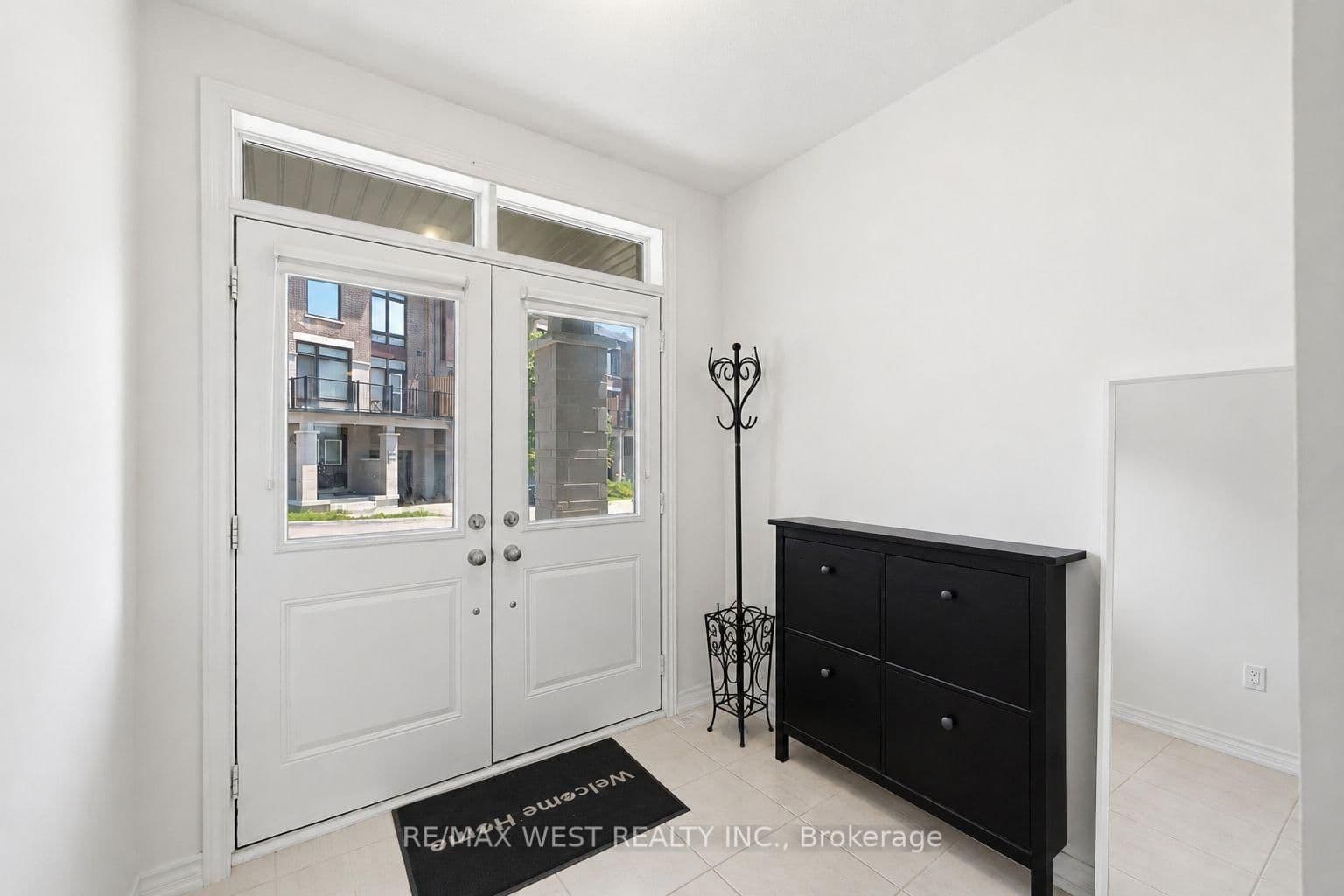 55 Holyrood Crescent thumbnail 3