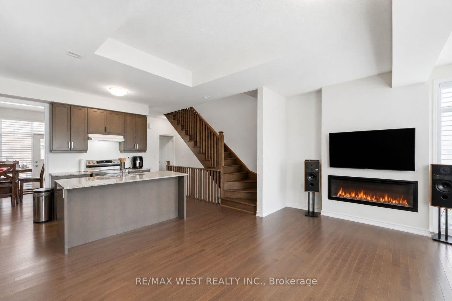 55 Holyrood Crescent thumbnail 8