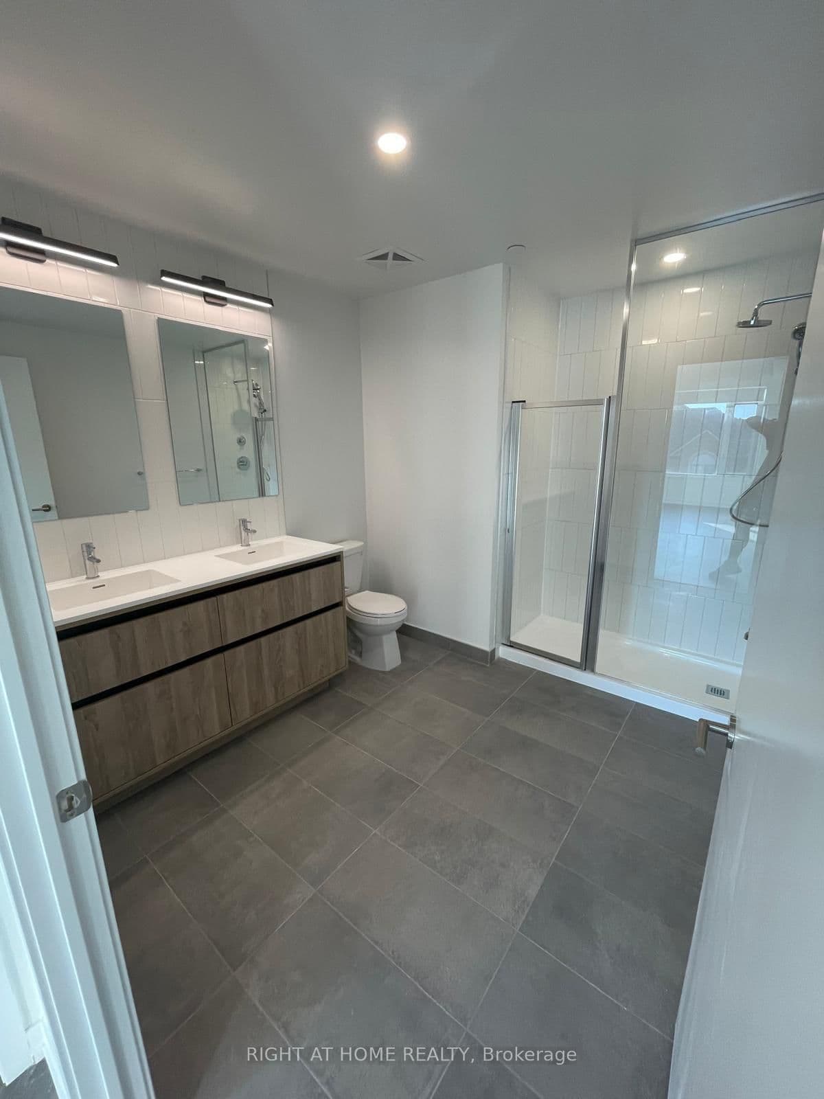 8 Beverley Glen Boulevard, Unit D-331 thumbnail 13