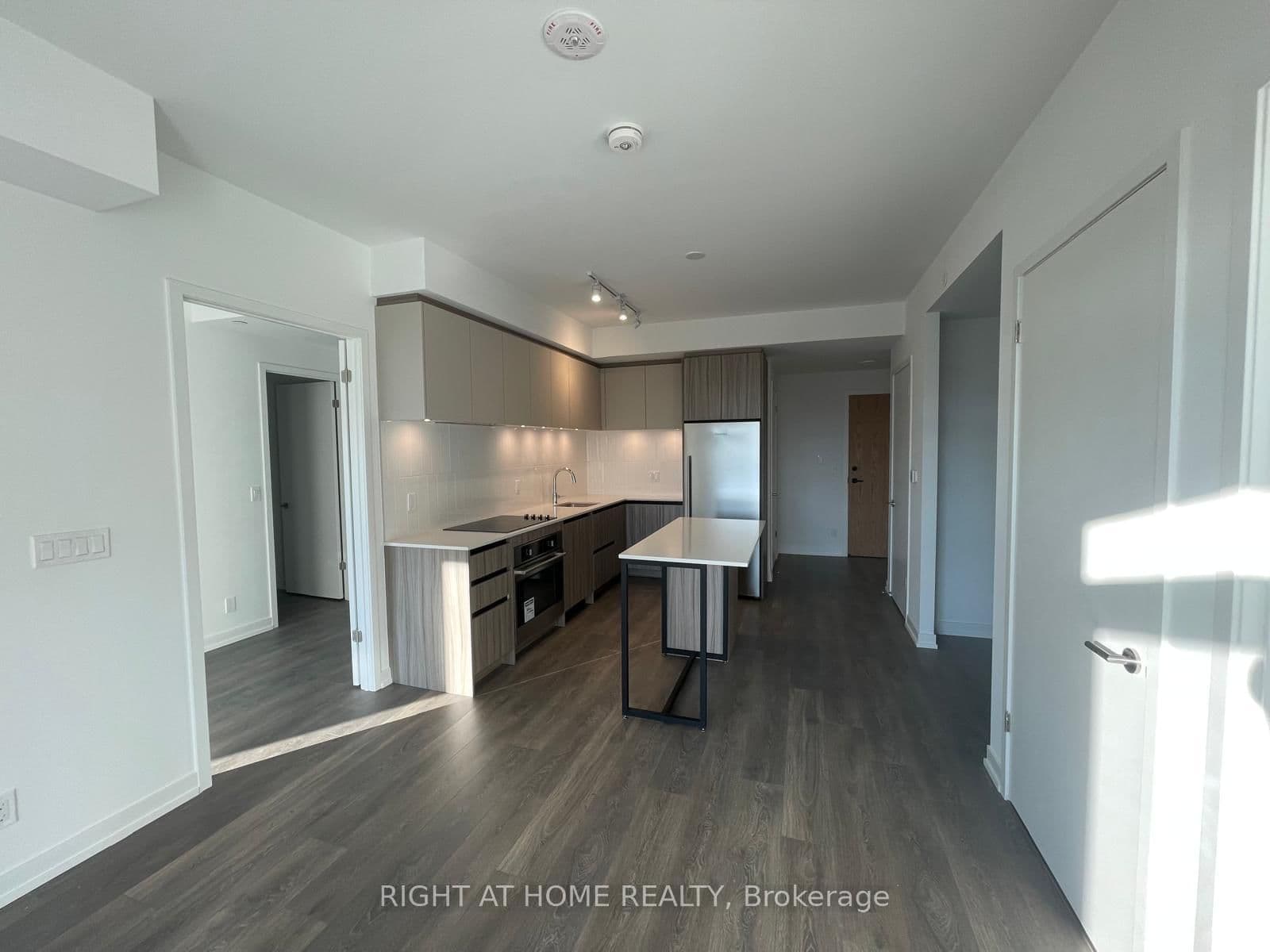 8 Beverley Glen Boulevard, Unit D-331 thumbnail 5