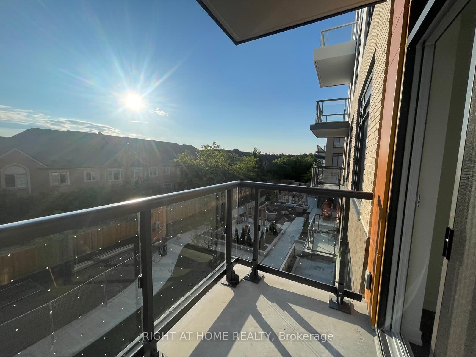8 Beverley Glen Boulevard, Unit D-331 thumbnail 7