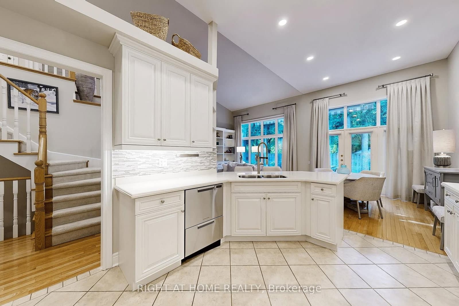 9 Arlington Way thumbnail 10