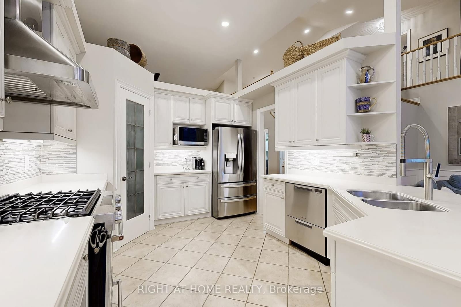 9 Arlington Way thumbnail 7