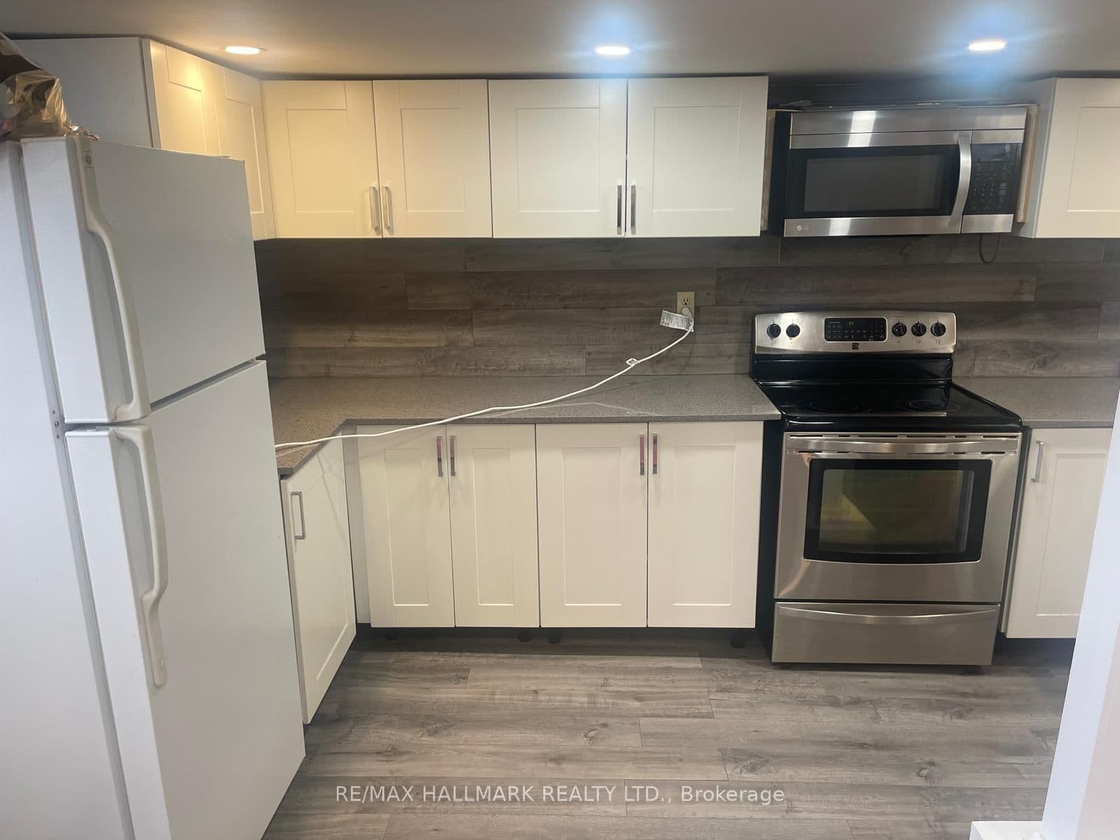 61 AURORA HEIGHTS Drive, Unit LOWER thumbnail 5